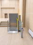 Вертикальная платформа Veara EasyLift для актового зала школы
