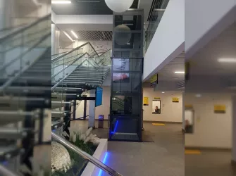 Шахтный подъемник для инвалидов VEARA EasyLift 4.0 в стеклянном исполнении