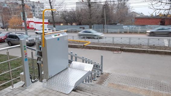 Установка нестандартного наклонного подъемника в отделении Сбербанка г. Тулы
