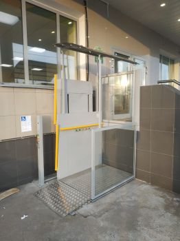 Установка подъемной платформы Veara EasyLift для отделения Сбербанка