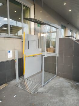 Установка подъемной платформы Veara EasyLift для отделения Сбербанка