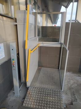 Установка подъемной платформы Veara EasyLift для отделения Сбербанка