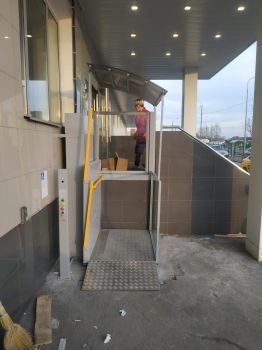 Установка подъемной платформы Veara EasyLift для отделения Сбербанка